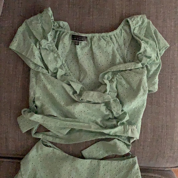 Two piece set - Picture 2 of 3